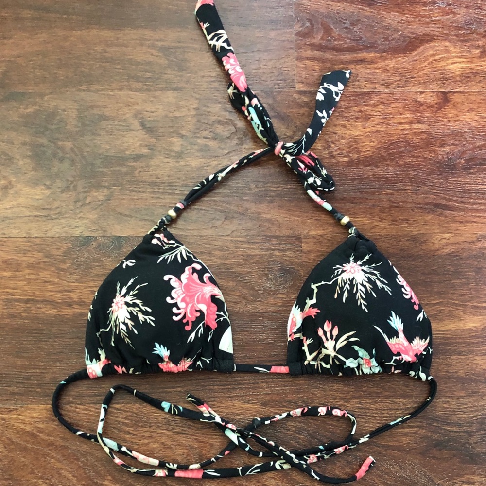 Cute bikini top with pads inside